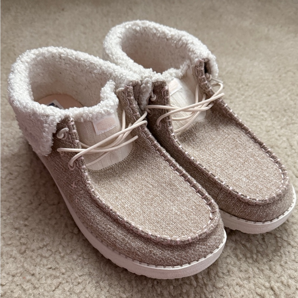 Hey Dude adult Slippers - Cream Moccasins